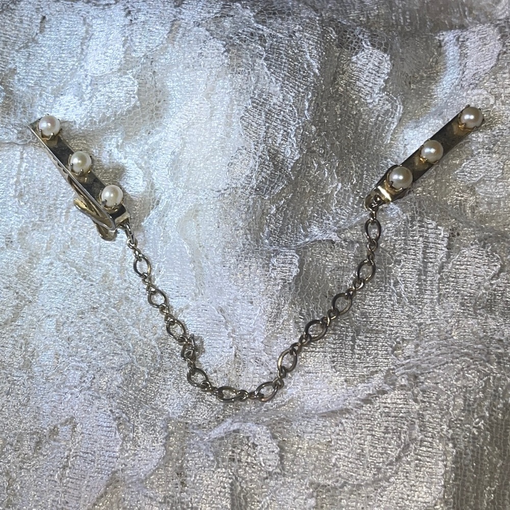 Gold tone PAT PEND faux pearl collar clip shirt clip vintage